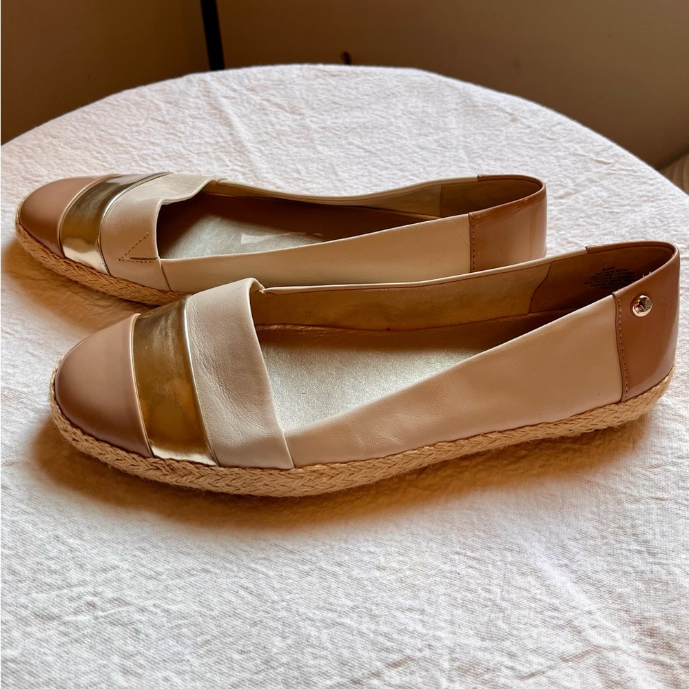 Anne Klein iFlex Leather Espadrille Flats – Nude & Gold, Size 8.5M